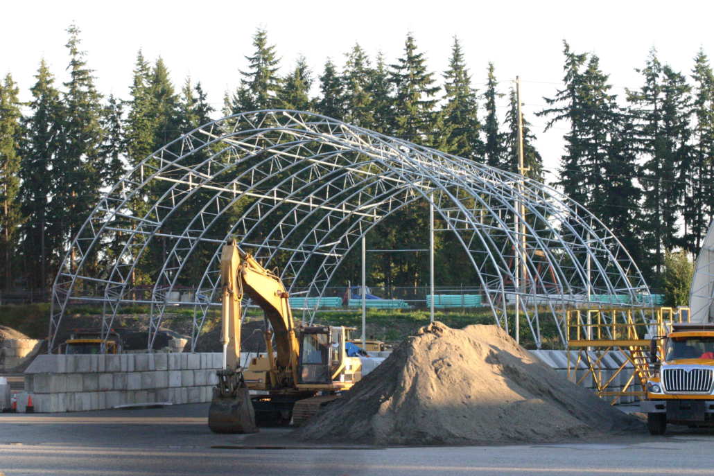 Erecting a fabric structure in an urban environment